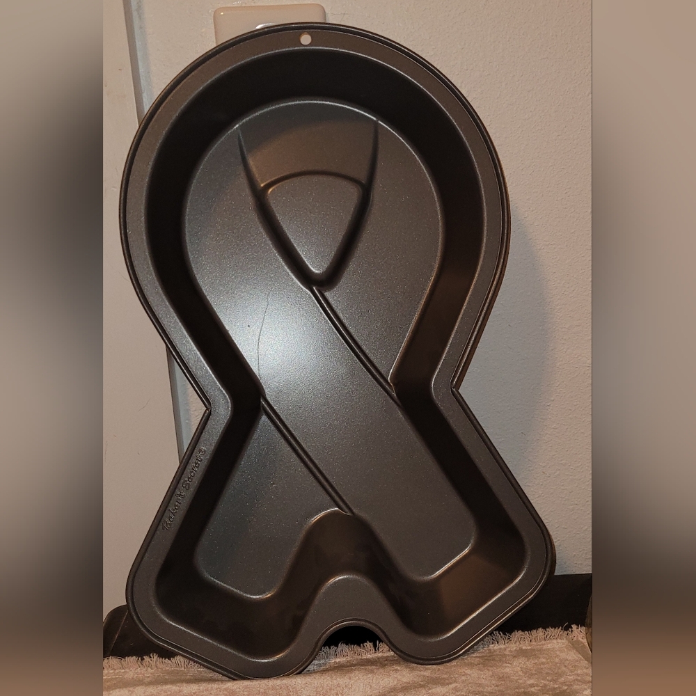 Baker's Secret Non-Stick Awareness Ribbon Cake Pan